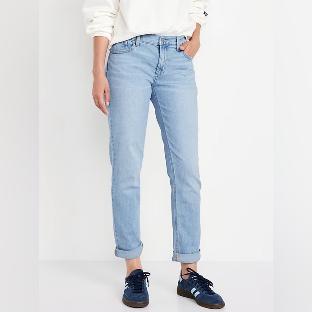 Old Navy Mid-Rise Wow Boyfriend Straight Jeans